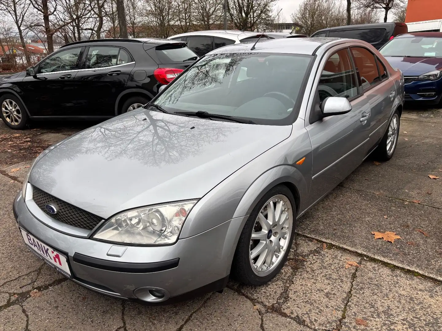 Ford Mondeo 2,0TDCi 96 kW Ghia TÜV 07/25 Silber - 2