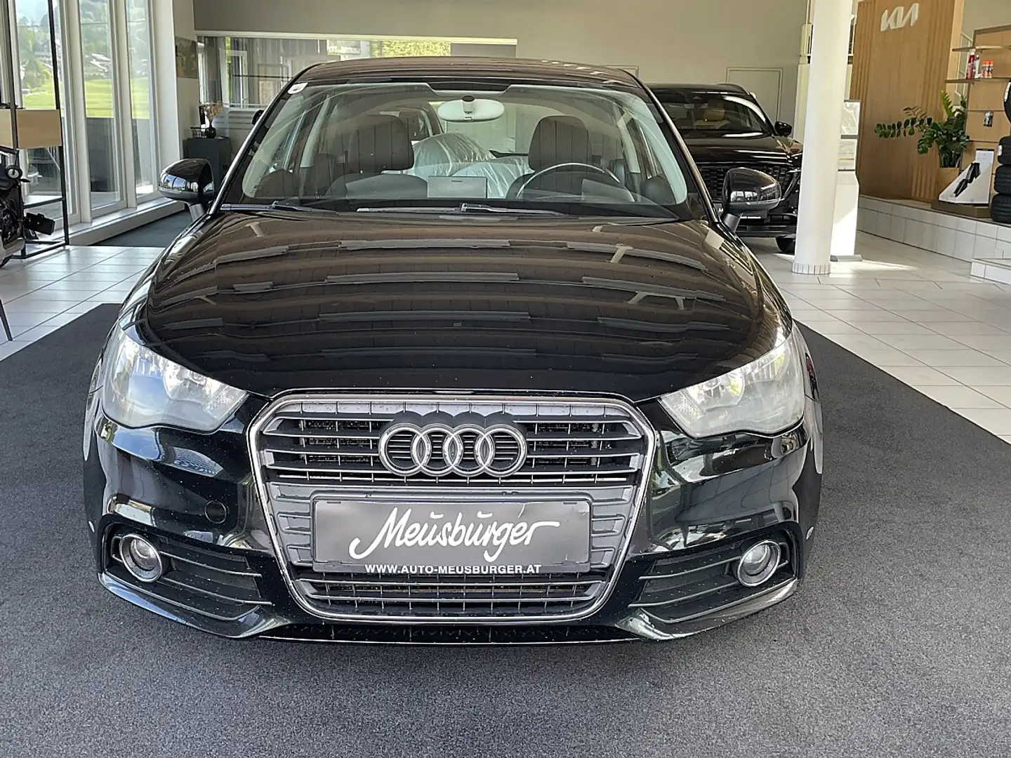 Audi A1 1,6 TDI Attraction Schwarz - 2