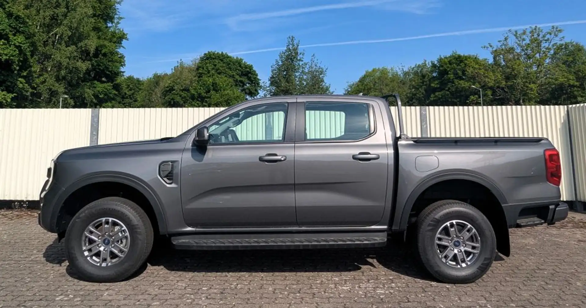 Ford Ranger 2,0 l EcoBlue Doppelkabine XLT Offroad AhzV uvm Grau - 2