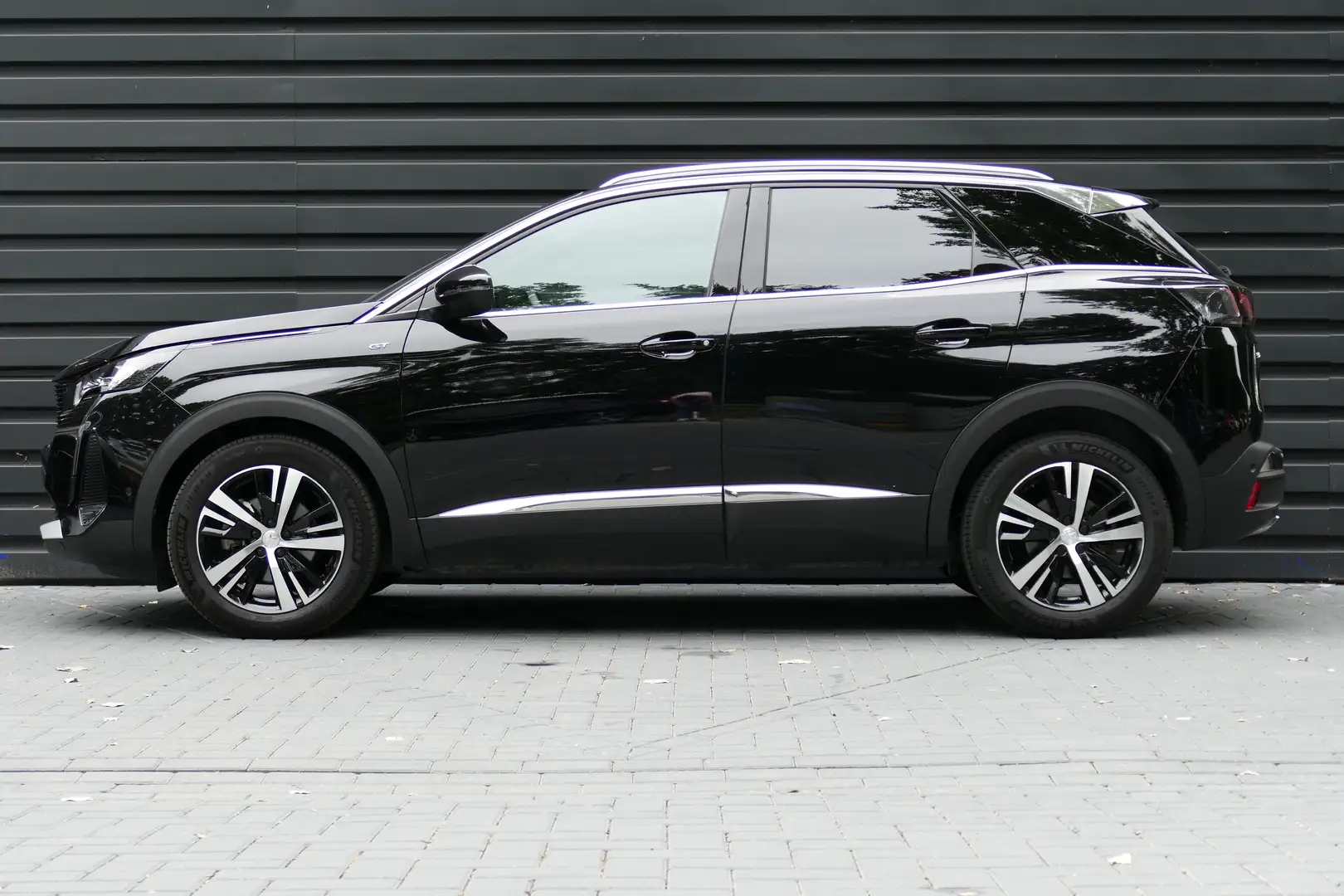 Peugeot 3008 1.2 PURETECH 130PK GT AUTOMAAT / NAVI / CLIMA / PD Zwart - 2