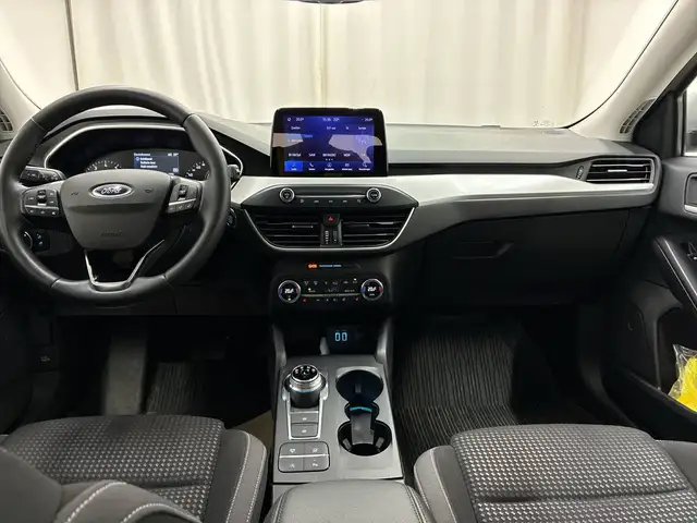 Ford Focus view 12