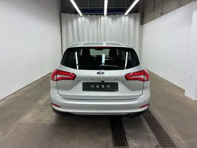 Ford Focus view 5