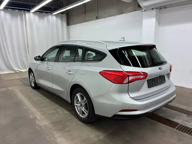 Ford Focus view 6
