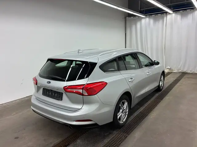 Ford Focus view 4