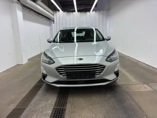 Ford Focus view 2