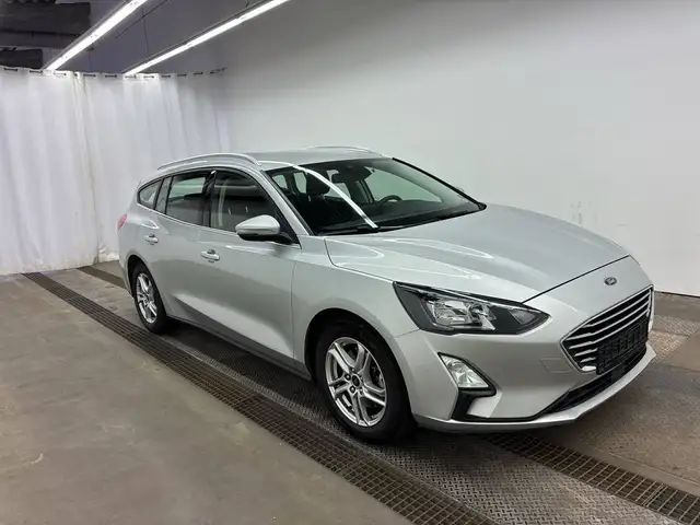 Ford Focus view 3