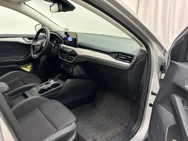 Ford Focus view 9