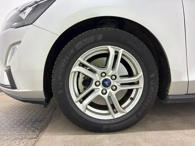 Ford Focus view 15