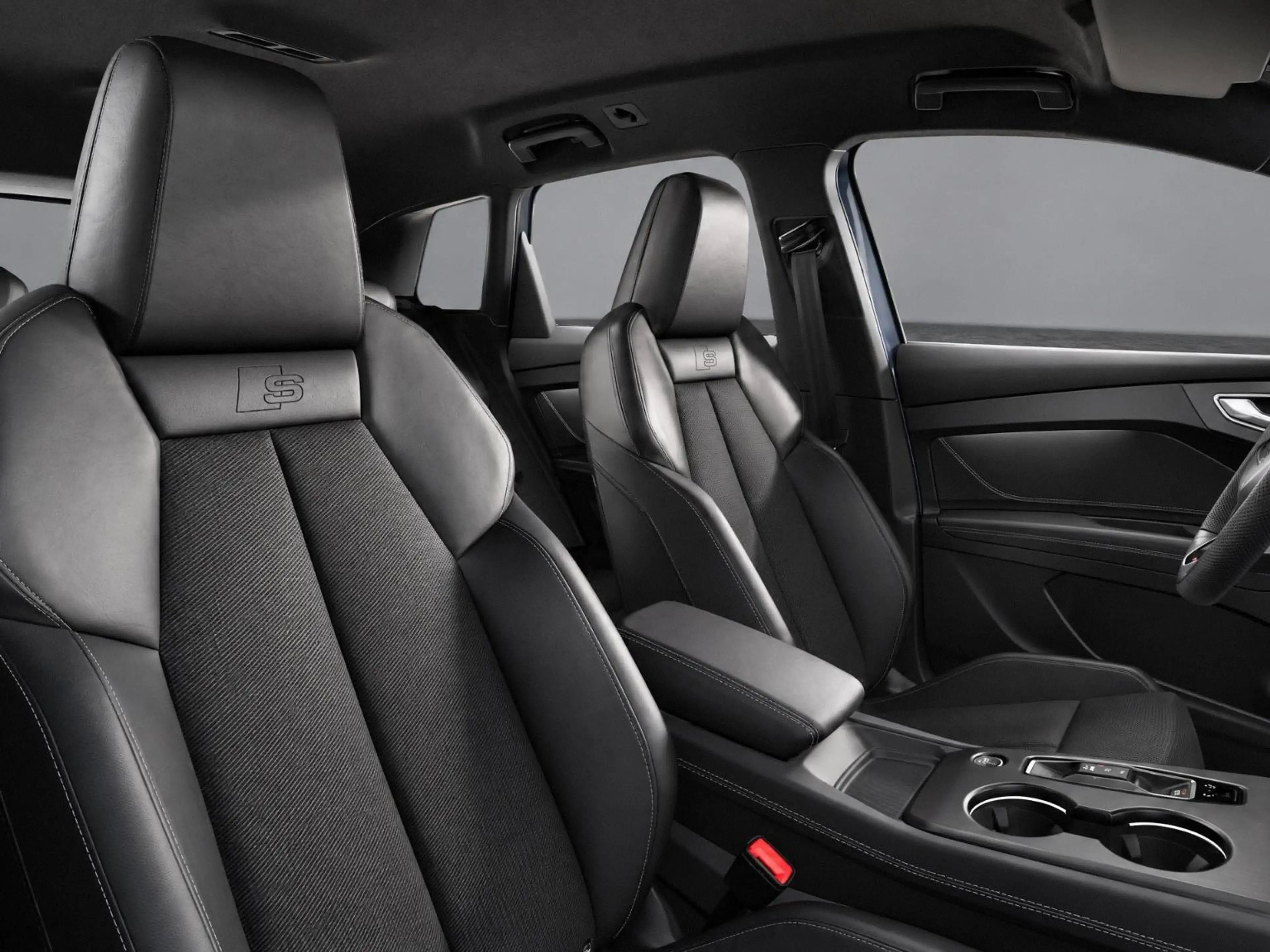 Audi Q4 e-tron S edition performance 82 kWh 286 PK · Trekhaak ele — photo 4
