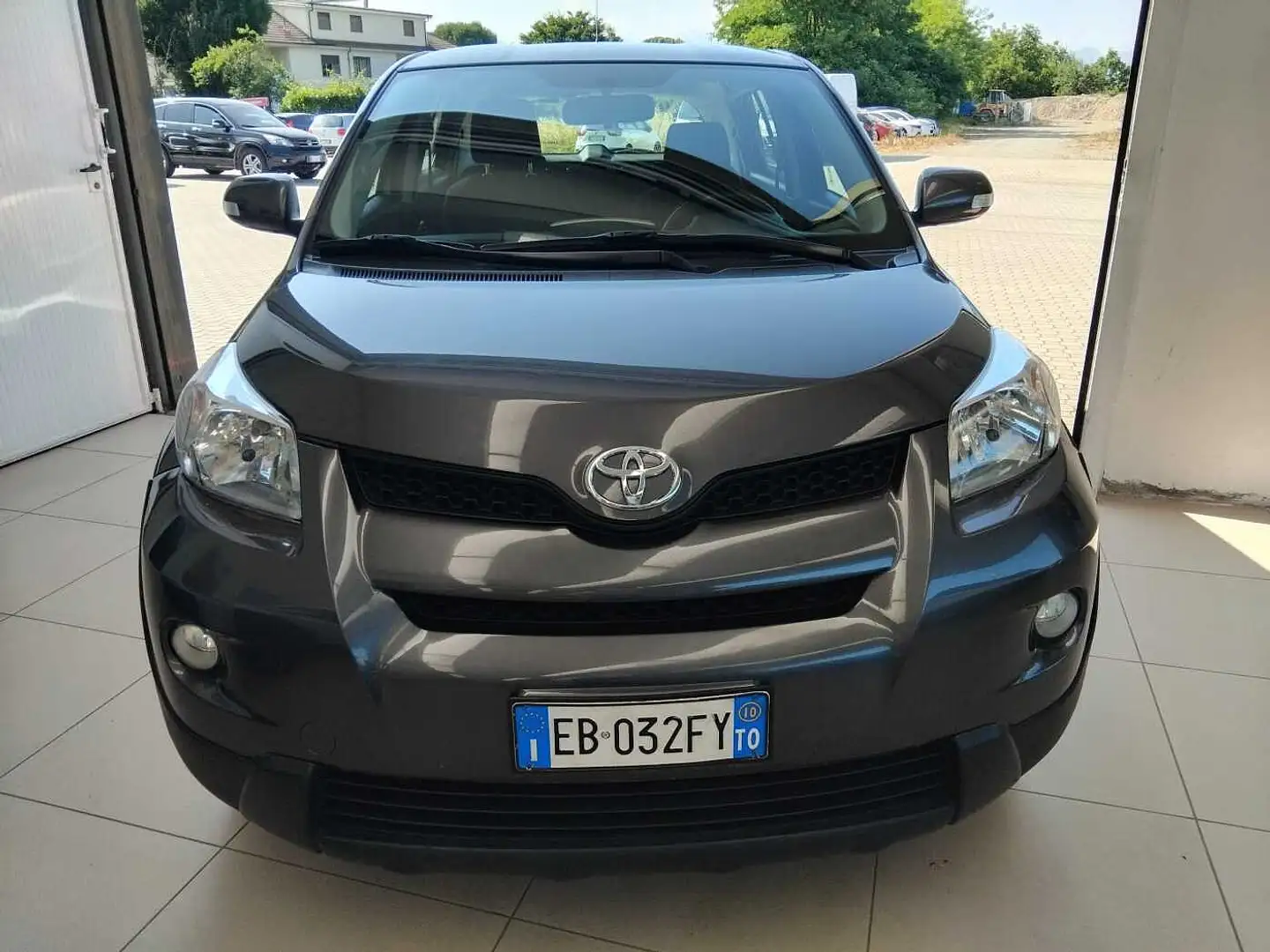 Toyota Urban Cruiser 1.4 D-4D AWD Sol Сірий - 1