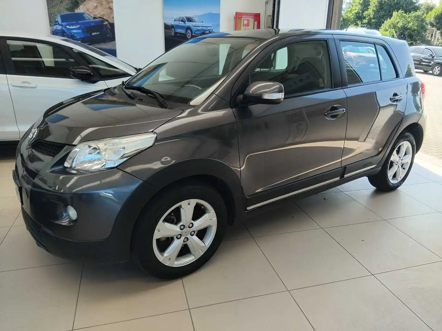 Toyota Urban Cruiser 1.4 D-4D AWD Sol Сірий - 2