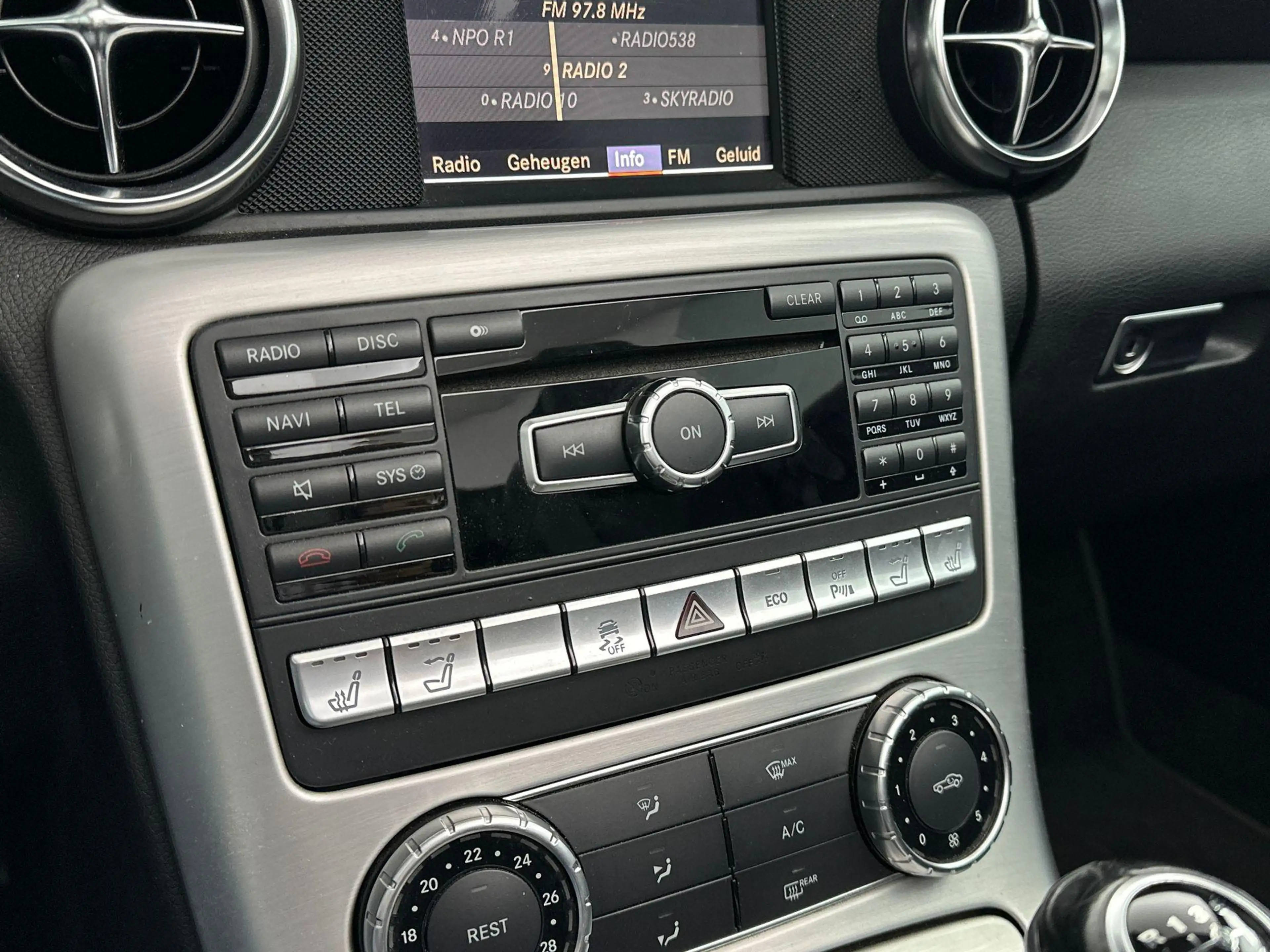 Mercedes-Benz SLK 200 | Stoelverwarming | Hard-top | Air-Scarf | Leder | — photo 10