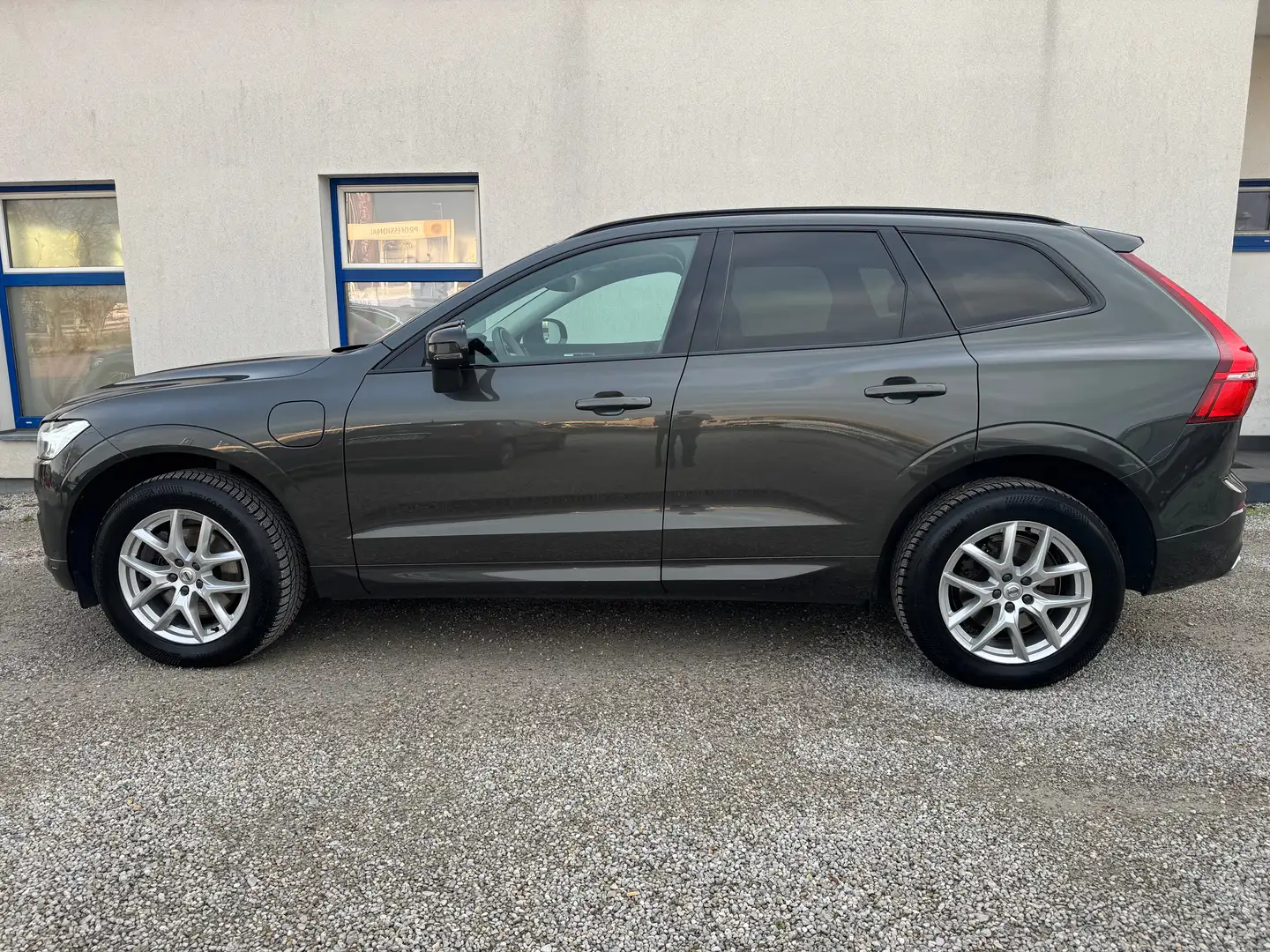 Volvo XC60 T6 AWD PHEV R Design Geartronic Gris - 2