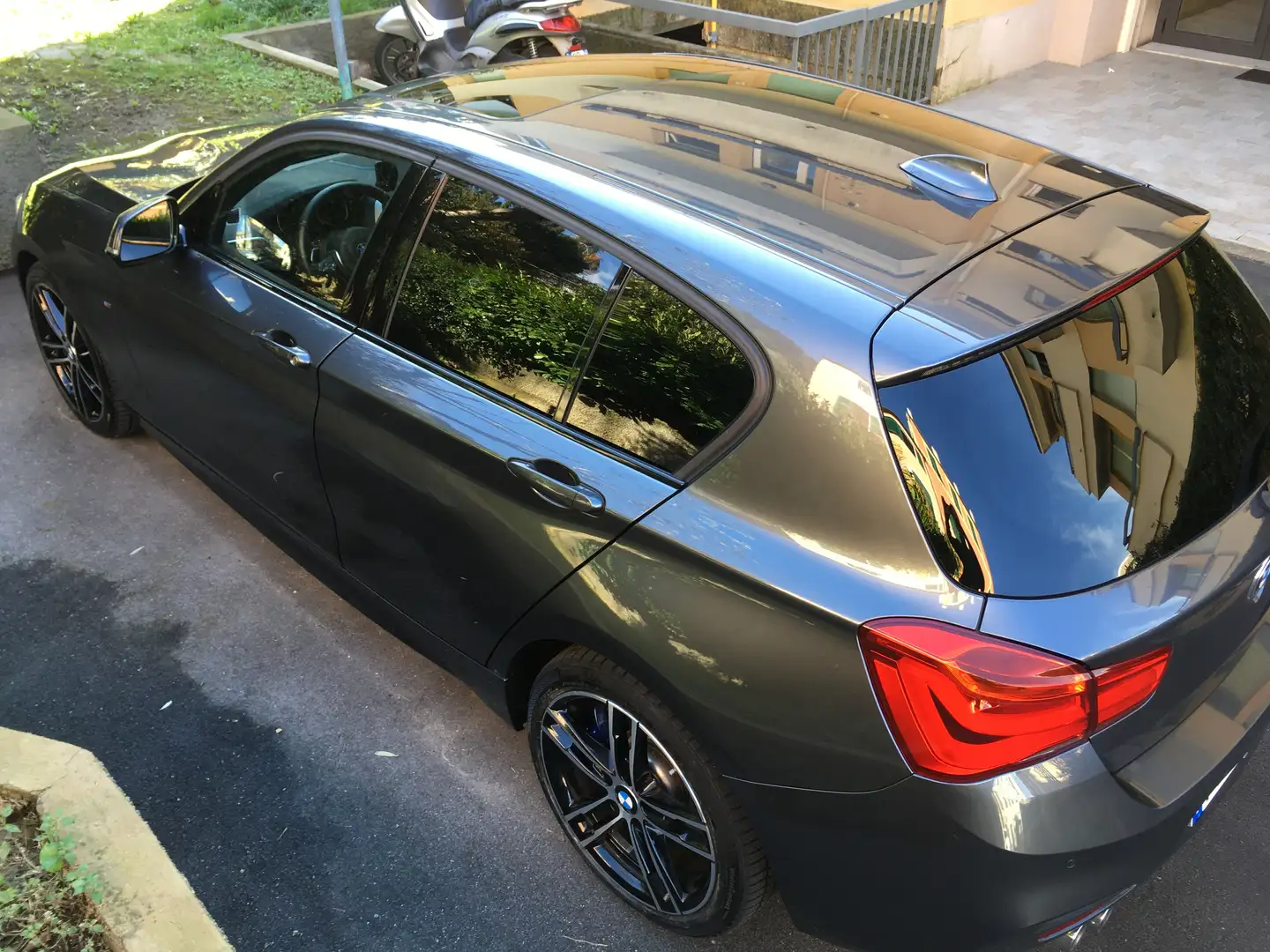 BMW 120 Serie 1 F/20-21 2015 120d Msport 5p auto Šedá - 2