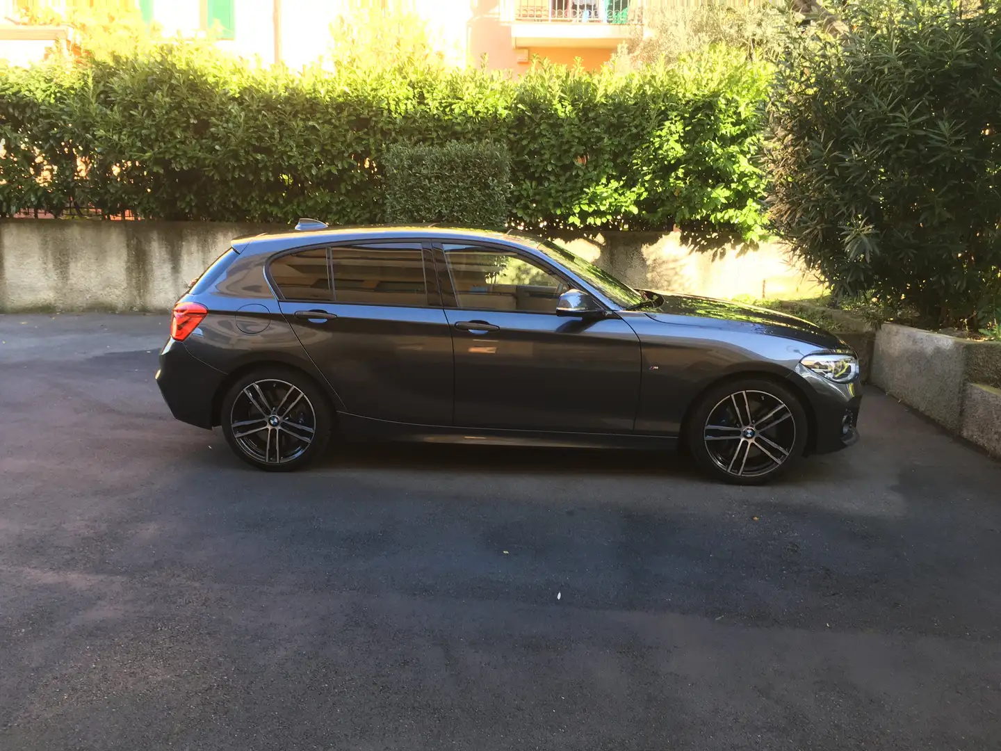 BMW 120 Serie 1 F/20-21 2015 120d Msport 5p auto Šedá - 1