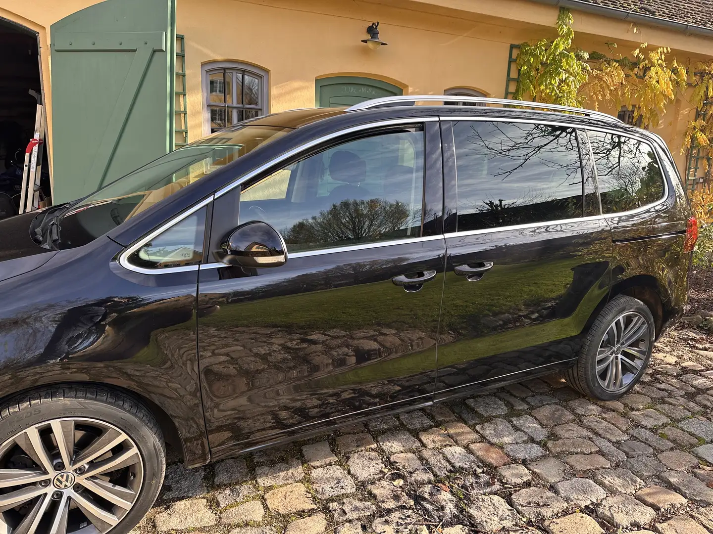 Volkswagen Sharan 2.0 TDI DSG Highline Leder 177 PS Schwarz - 2