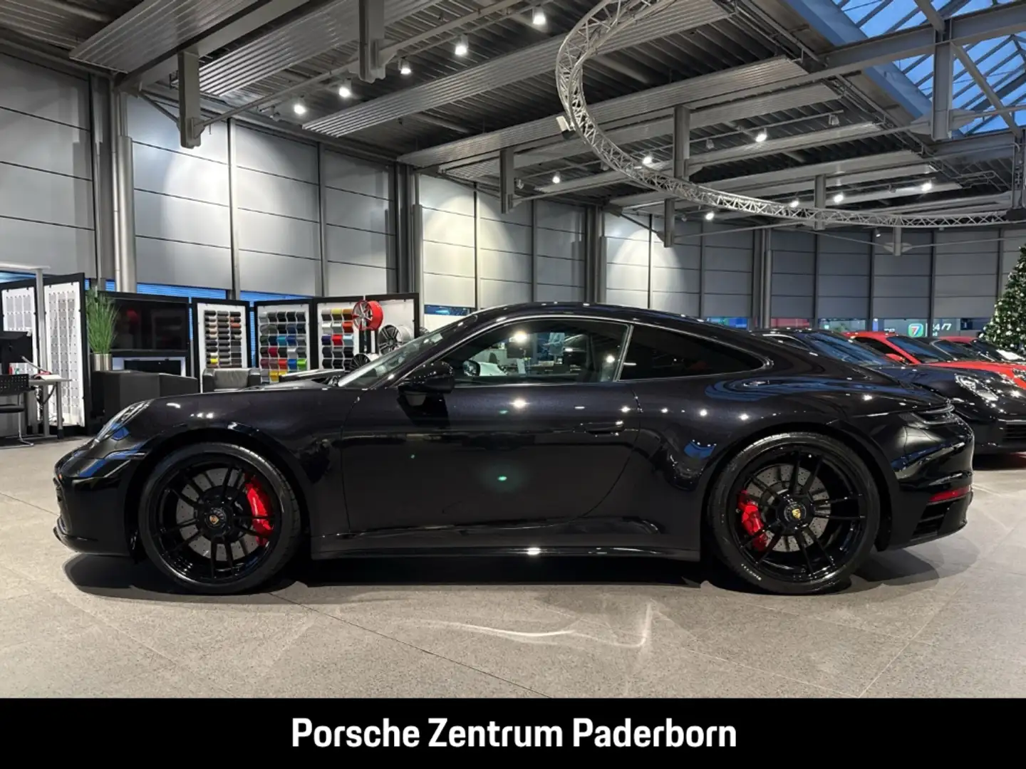Porsche 992 (911) Carrera GTS Schwarz - 2