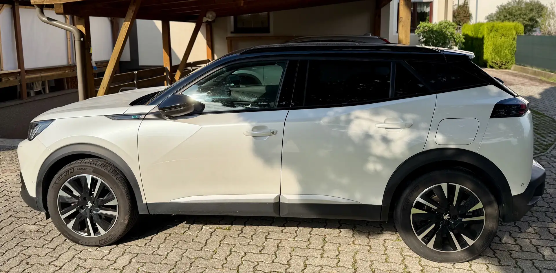 Peugeot 2008 e-2008 50kWh GT GT Weiß - 1