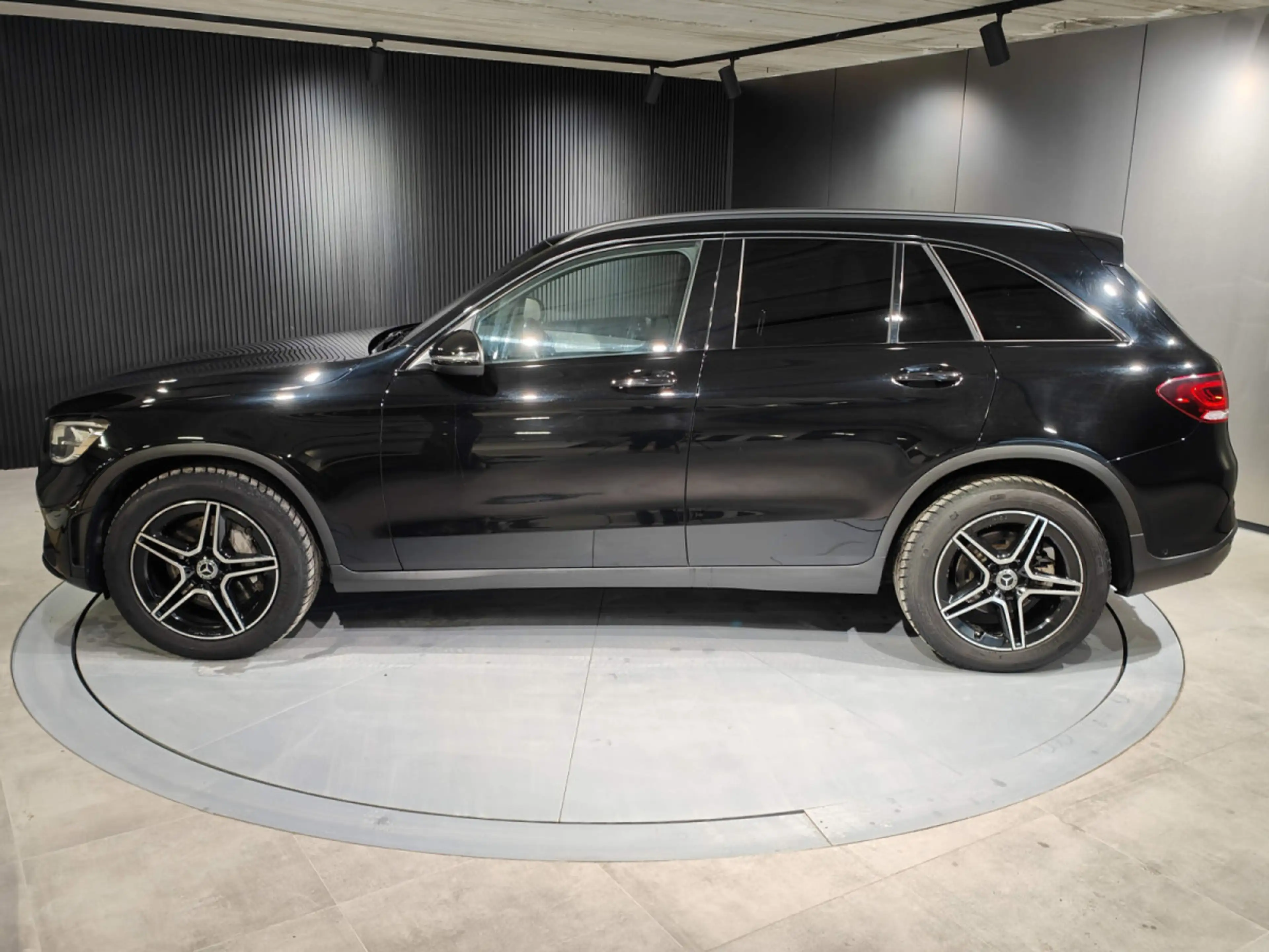 Mercedes-Benz GLC 200 200dA 4MATIC PACK AMG GPS CAMERA CARPLAY — photo 5