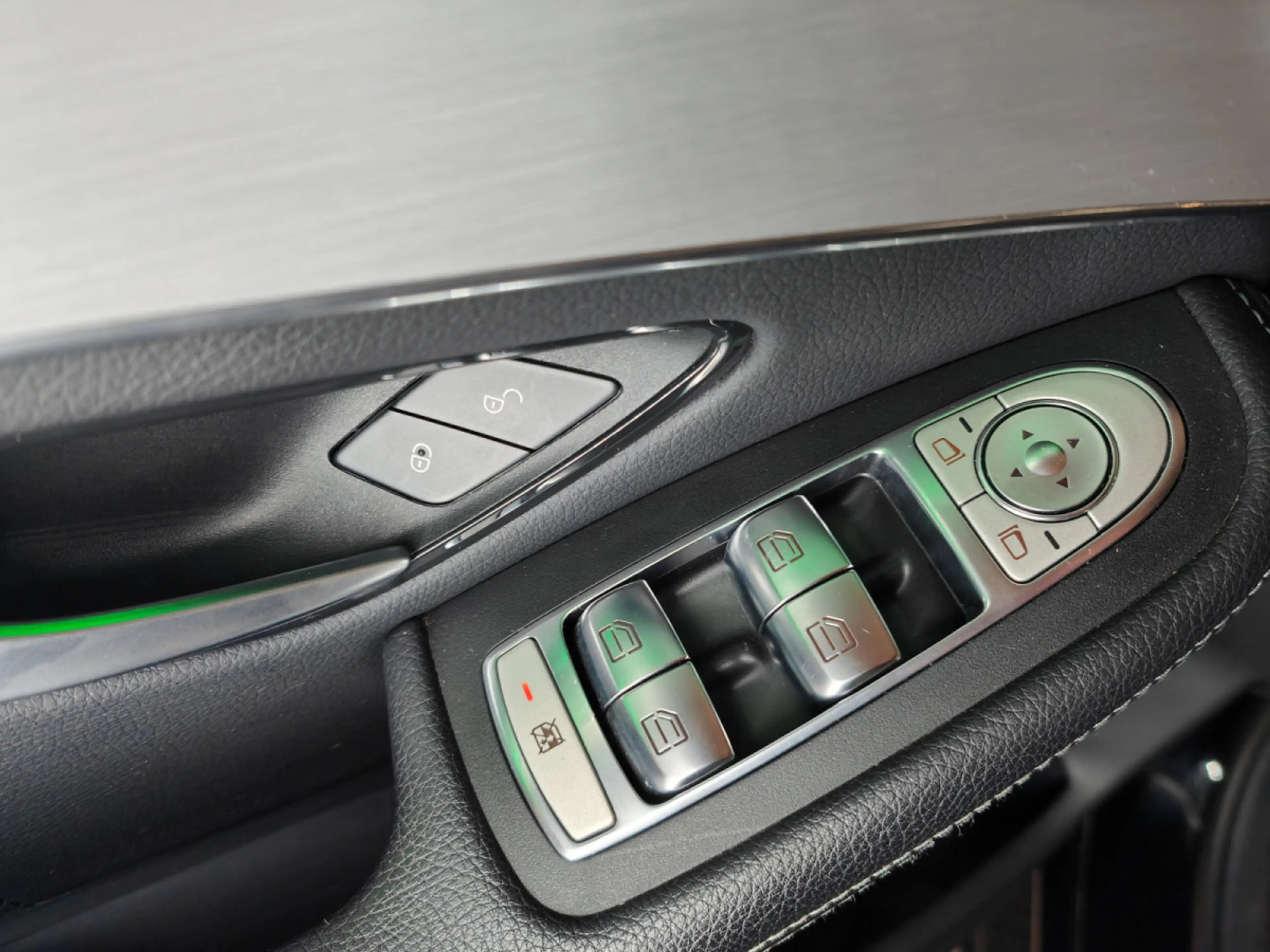 Mercedes-Benz GLC 200 200dA 4MATIC PACK AMG GPS CAMERA CARPLAY — photo 13