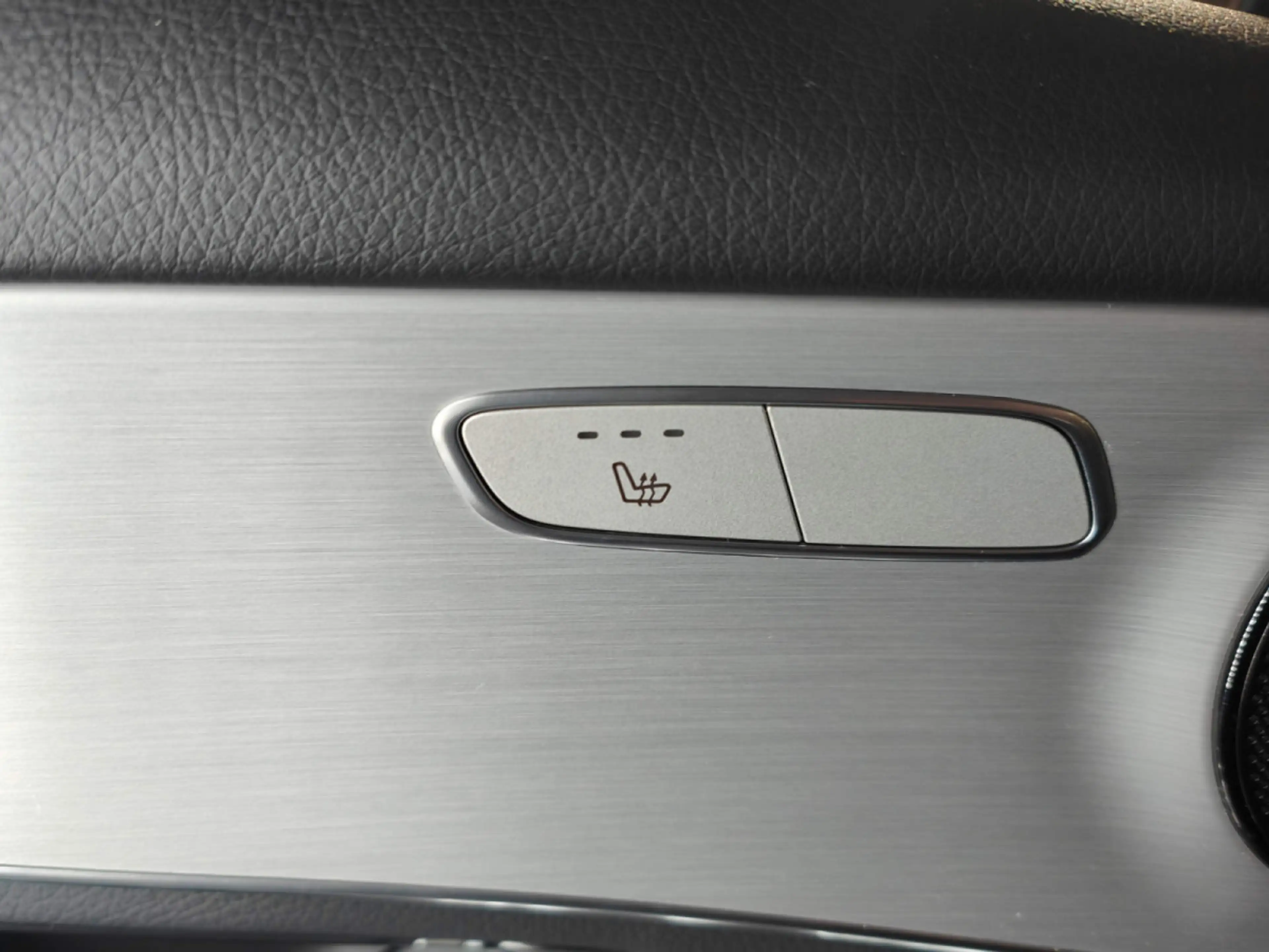 Mercedes-Benz GLC 200 200dA 4MATIC PACK AMG GPS CAMERA CARPLAY — photo 12