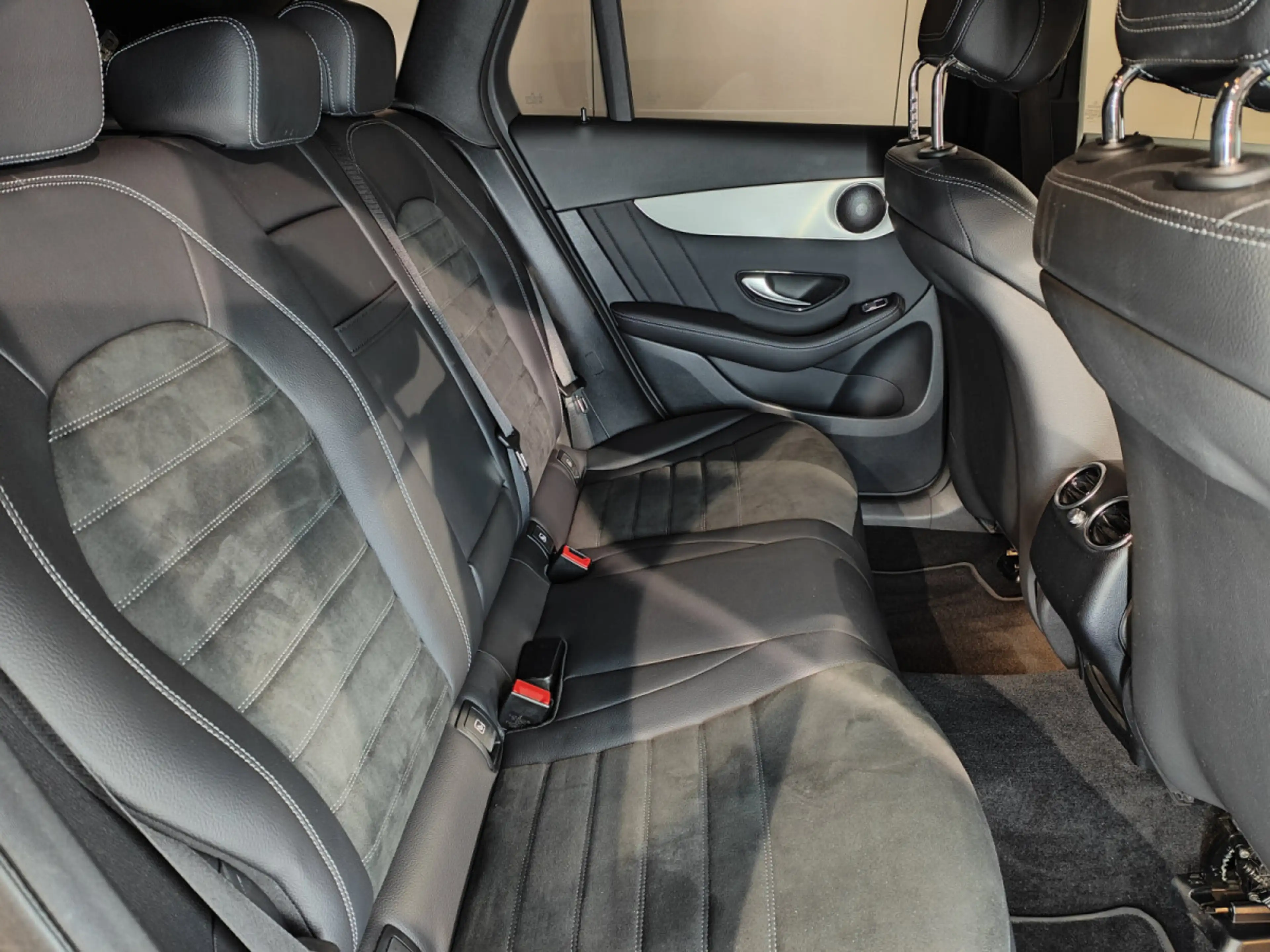 Mercedes-Benz GLC 200 200dA 4MATIC PACK AMG GPS CAMERA CARPLAY — photo 8