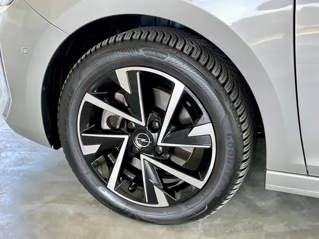 Opel Corsa view 9