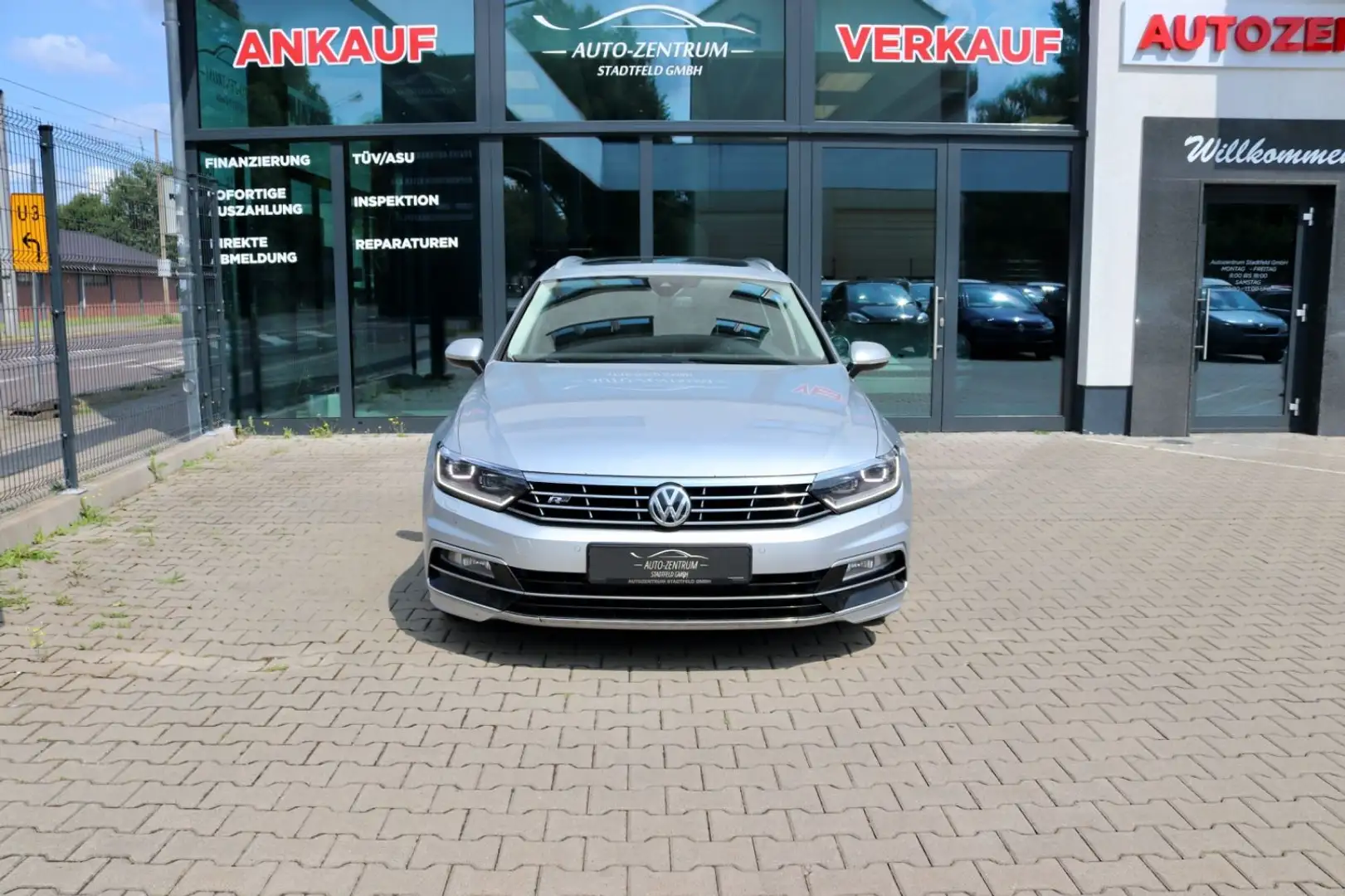 Volkswagen Passat Variant Highline BMT 4Motion R-Line Pano Silber - 2