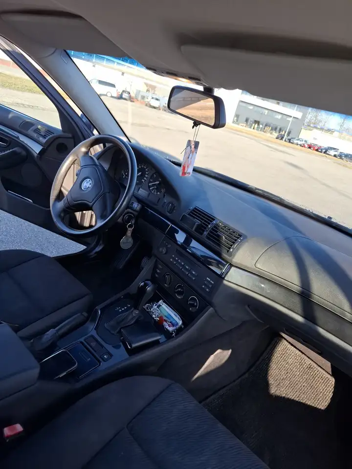 BMW 523i, foto 2