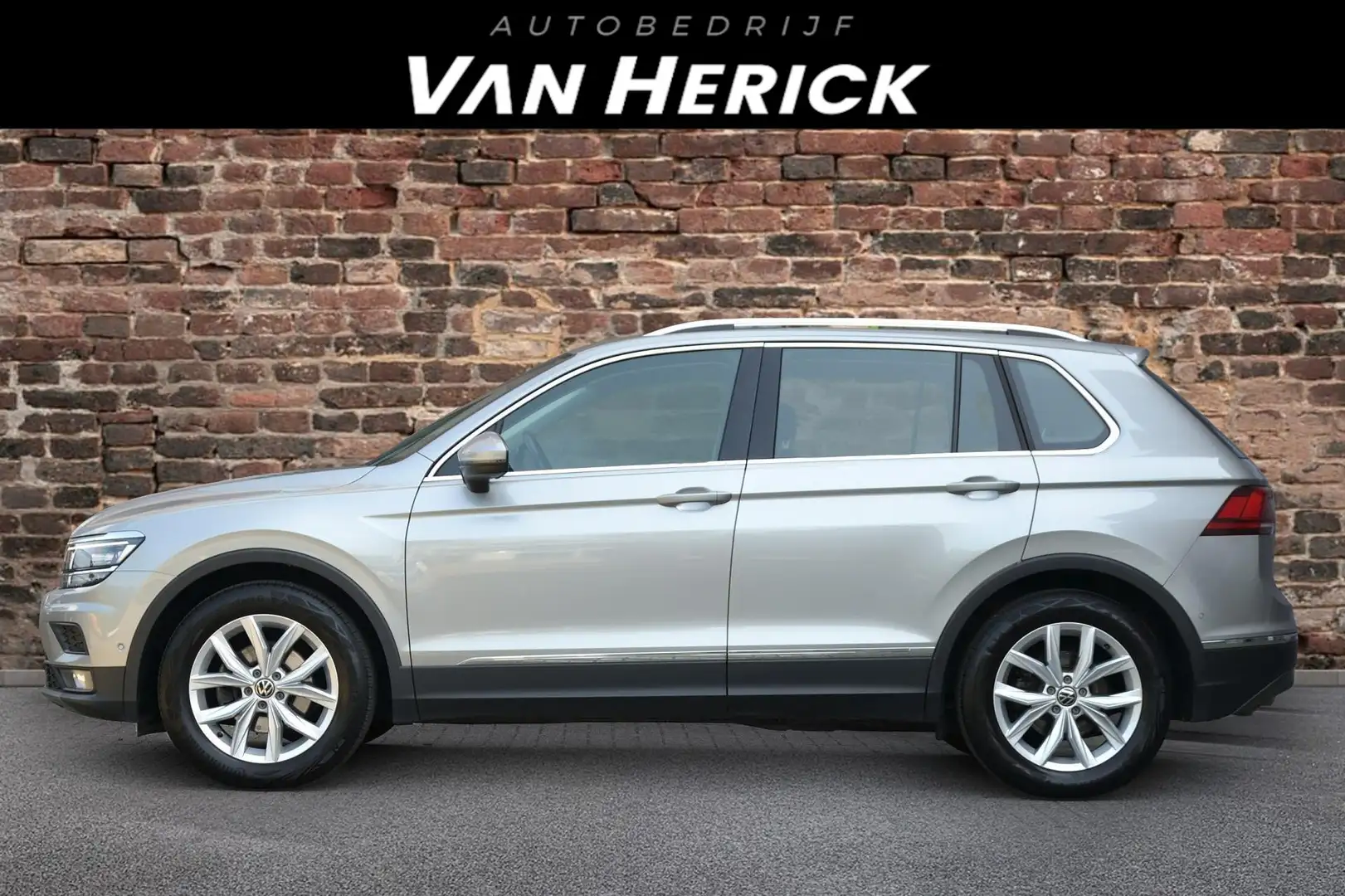 Volkswagen Tiguan 1.5 TSI ACT Highline Automaat | Wegklapbare trekha Grijs - 2