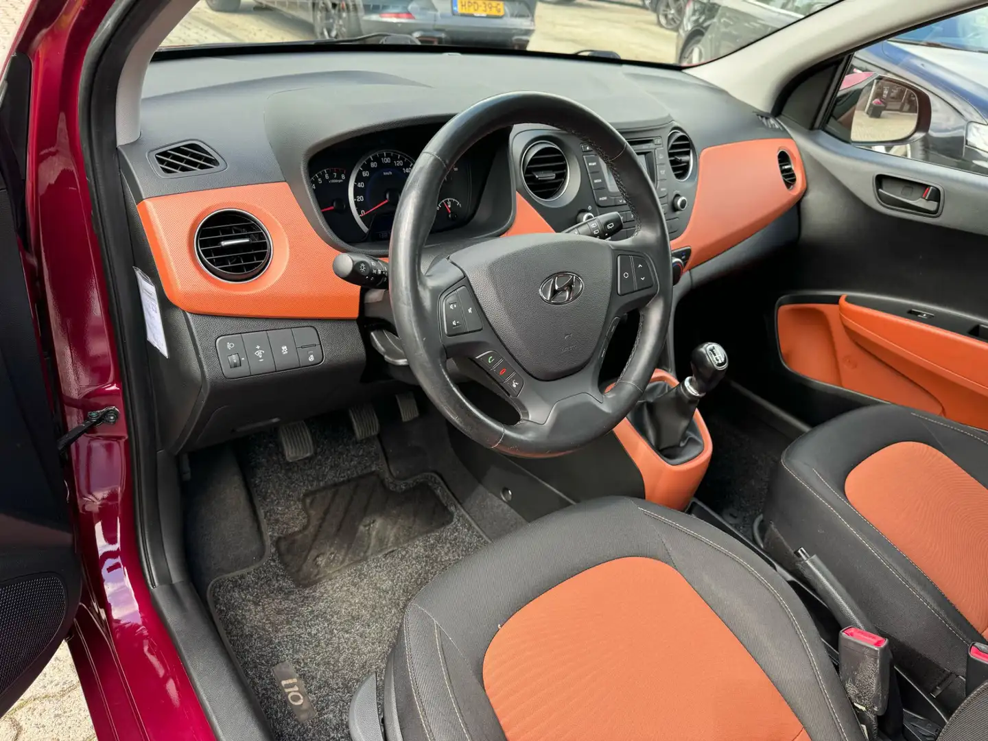 Hyundai i10 1.0i i-Motion Premium airco, stoel/stuur verw, cru Rojo - 2