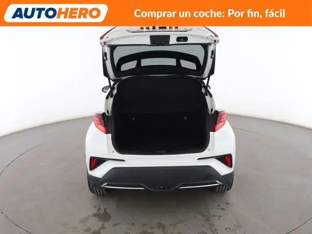 Toyota C-HR view 17