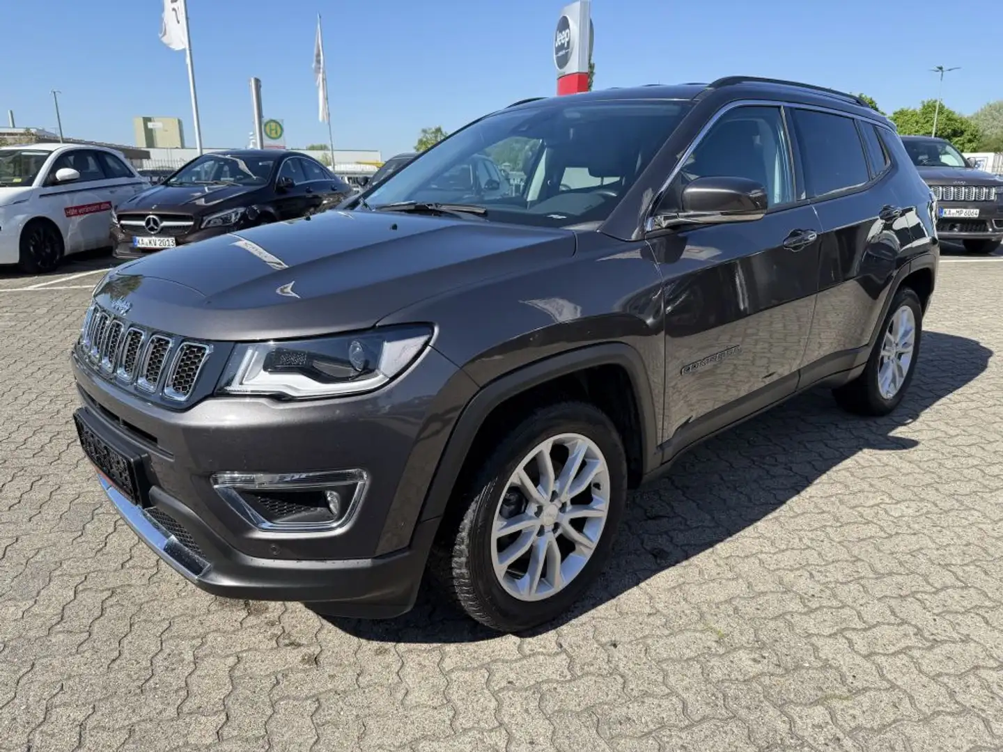 Jeep Compass 1.3 T-GDI I4 Automatik Limited Grau - 1