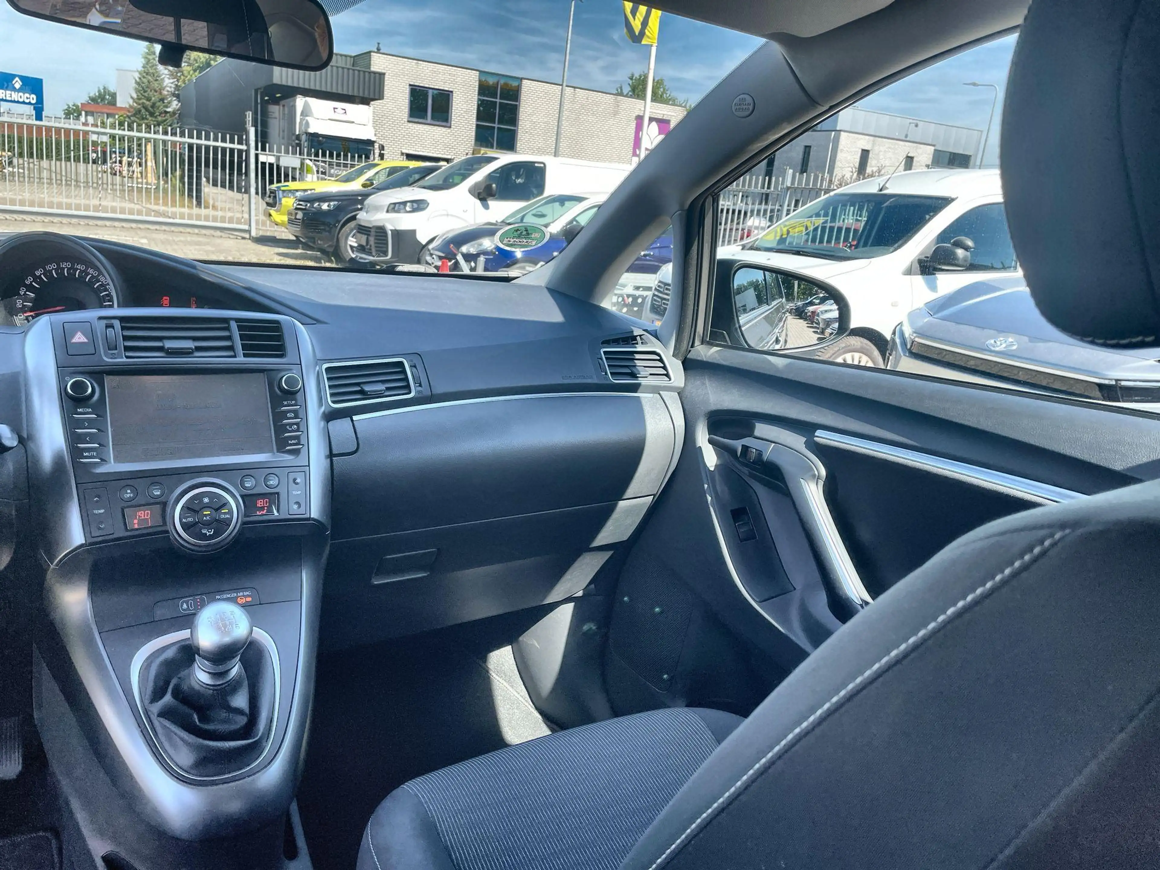 Toyota Verso 1.8 VVT-i Aspiration — photo 11