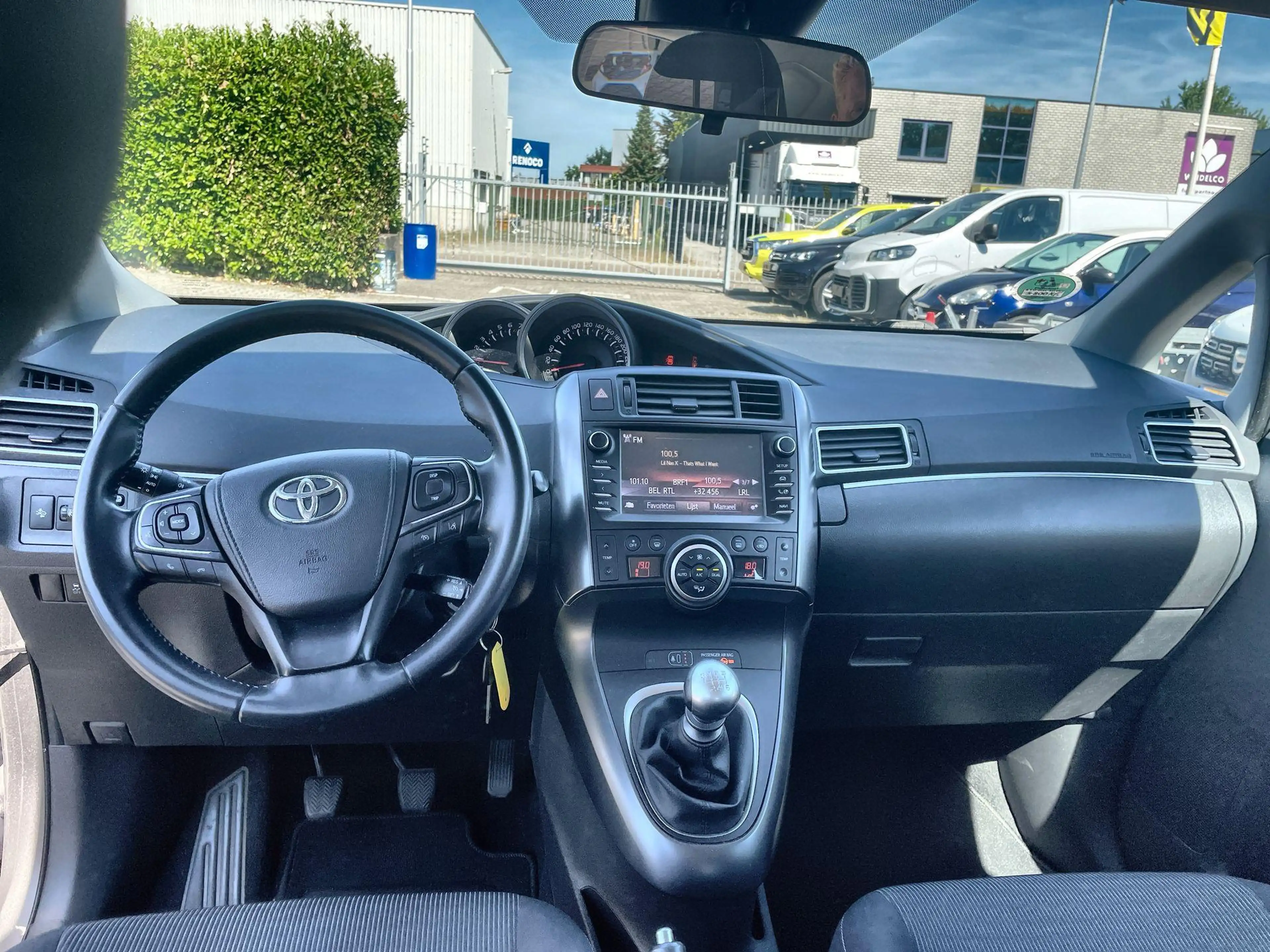 Toyota Verso 1.8 VVT-i Aspiration — photo 10