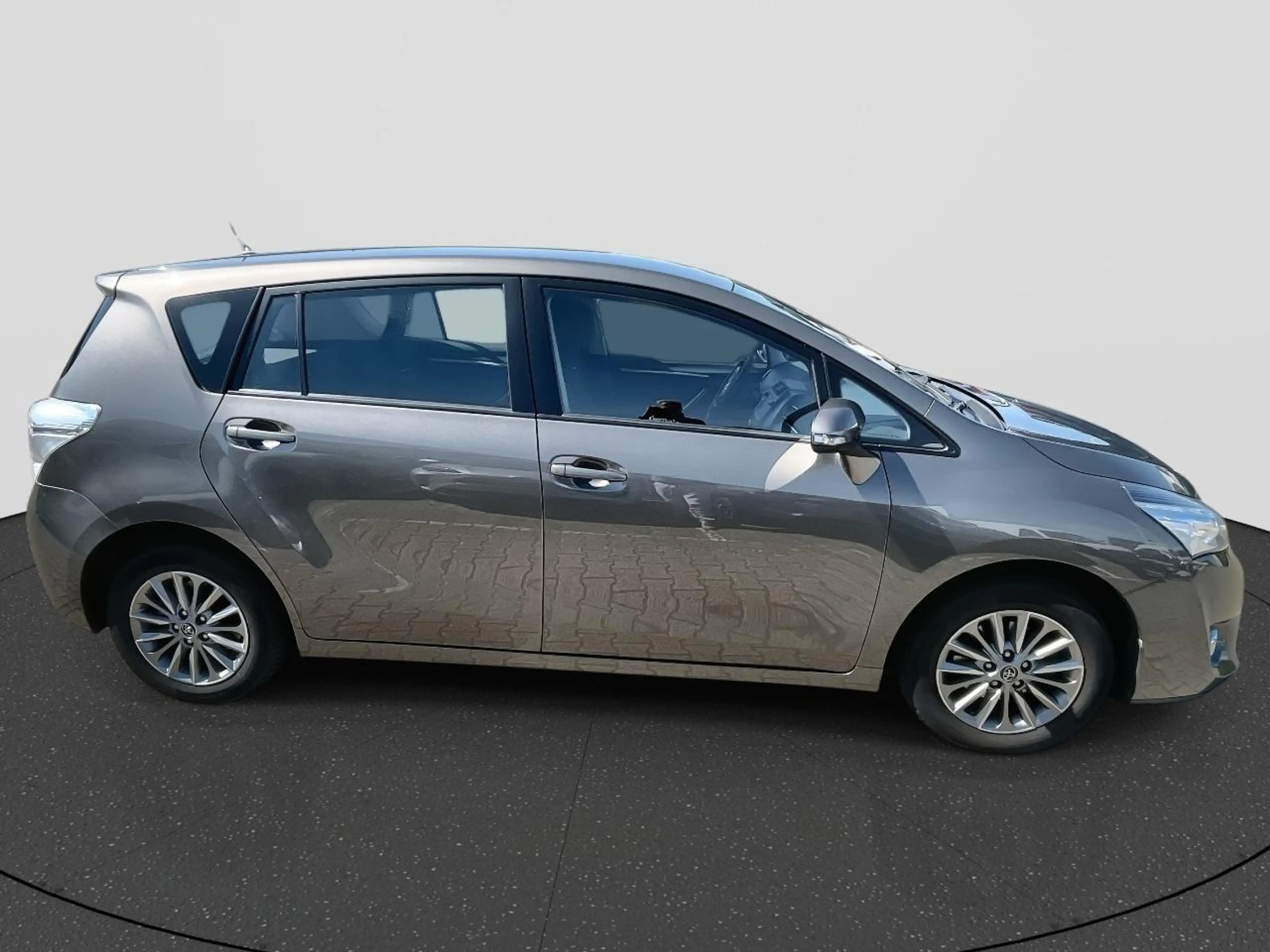 Toyota Verso 1.8 VVT-i Aspiration — photo 9