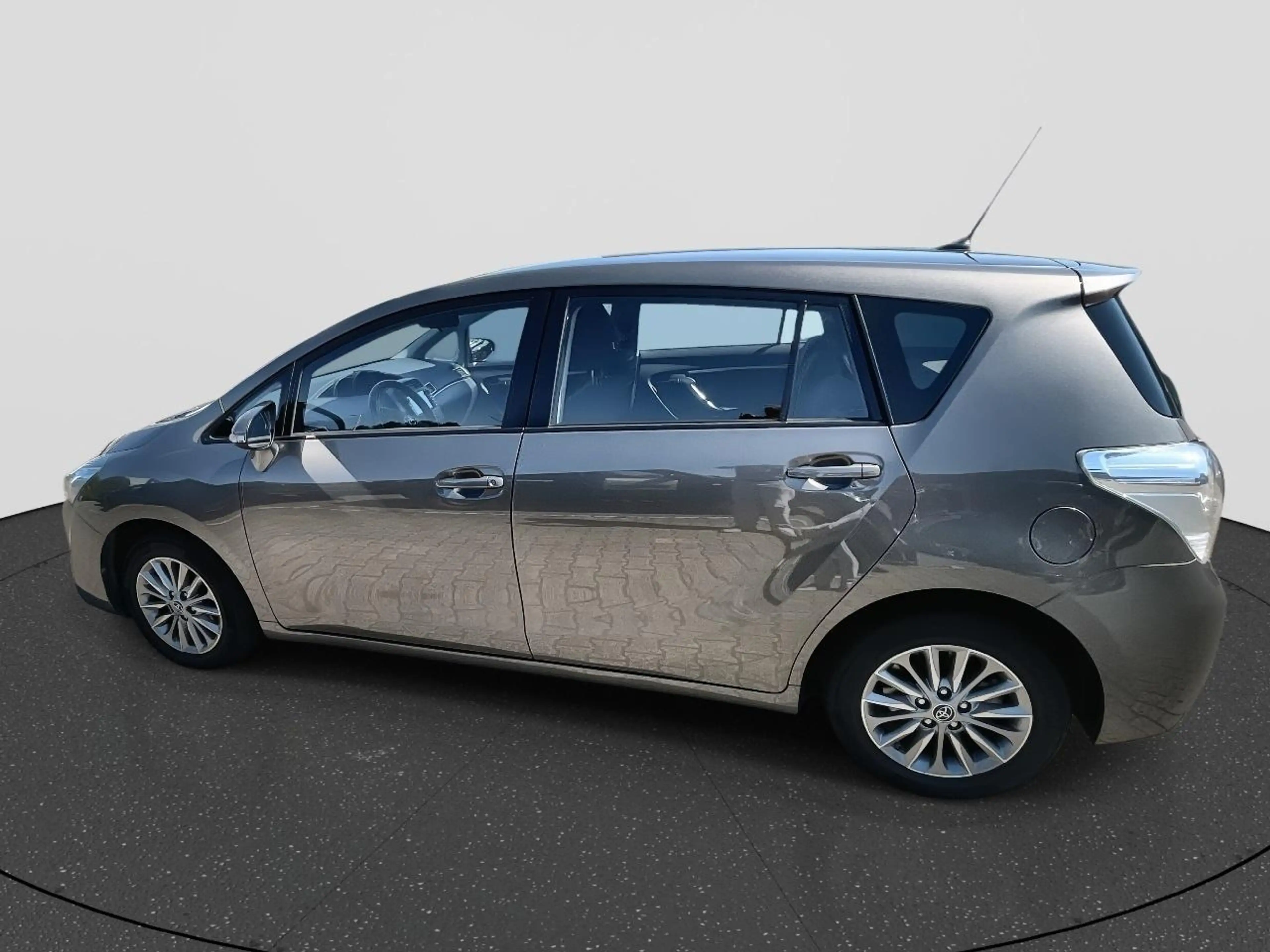 Toyota Verso 1.8 VVT-i Aspiration — photo 5