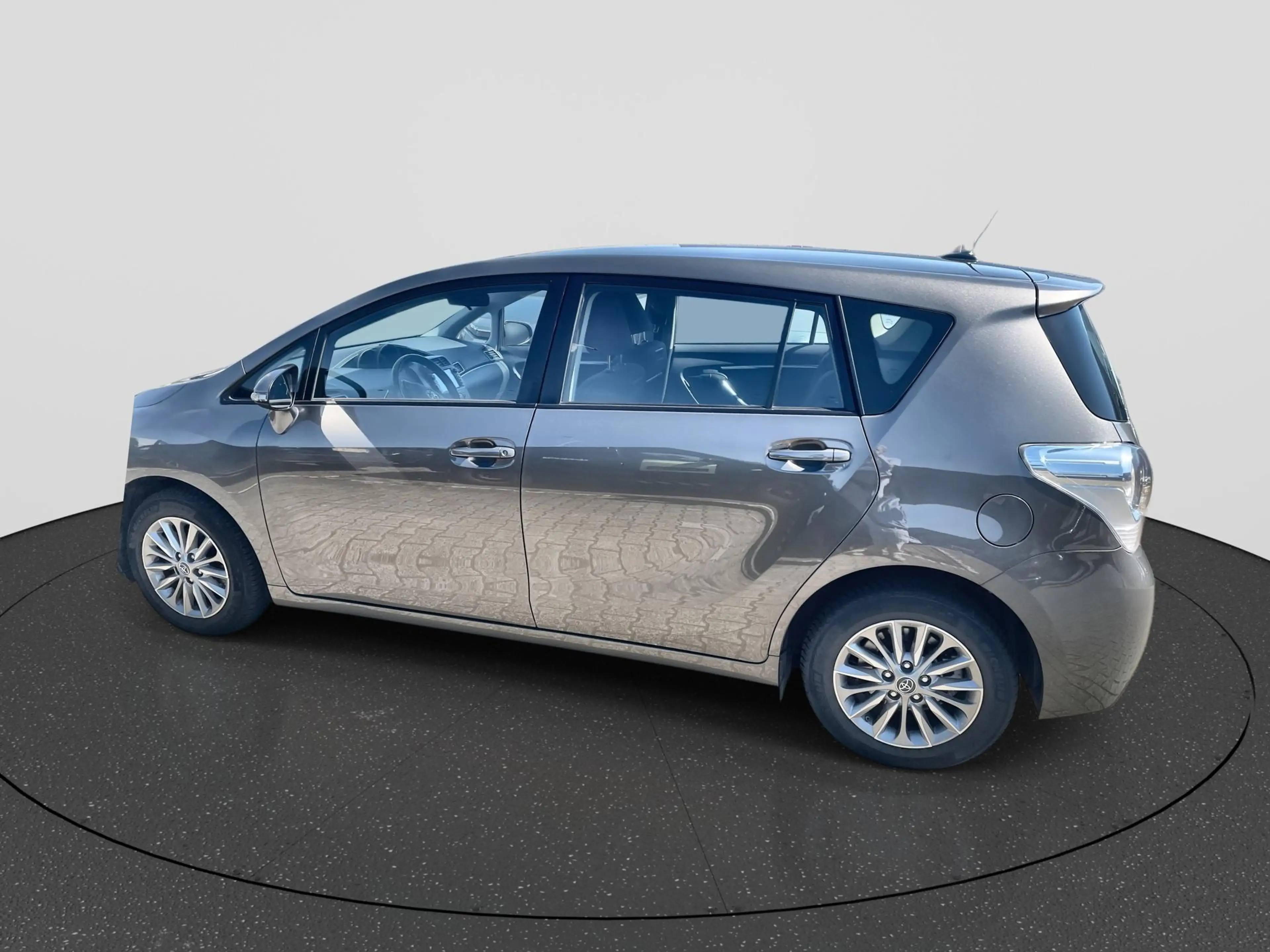 Toyota Verso 1.8 VVT-i Aspiration — photo 2