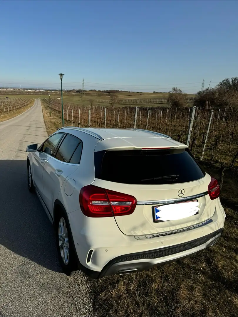 Mercedes-Benz GLA 200 AMG-Line Weiß - 2