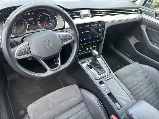 Volkswagen Passat view 10