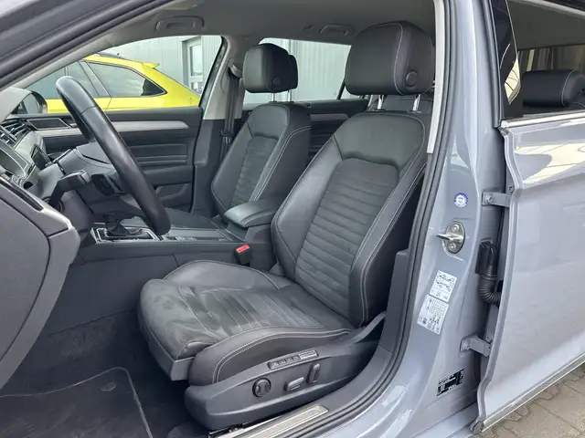Volkswagen Passat view 11
