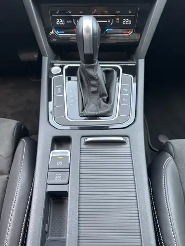 Volkswagen Passat view 18