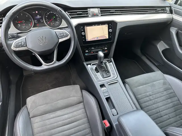 Volkswagen Passat view 14