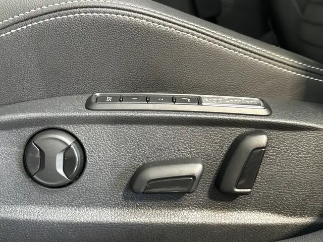 Volkswagen Passat view 13