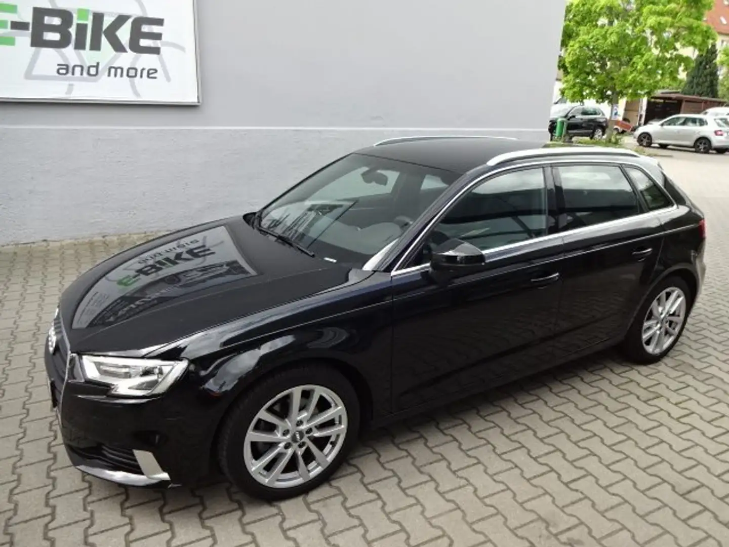 Audi A3 30 Sportback Sondermodell *Sport* Noir - 2