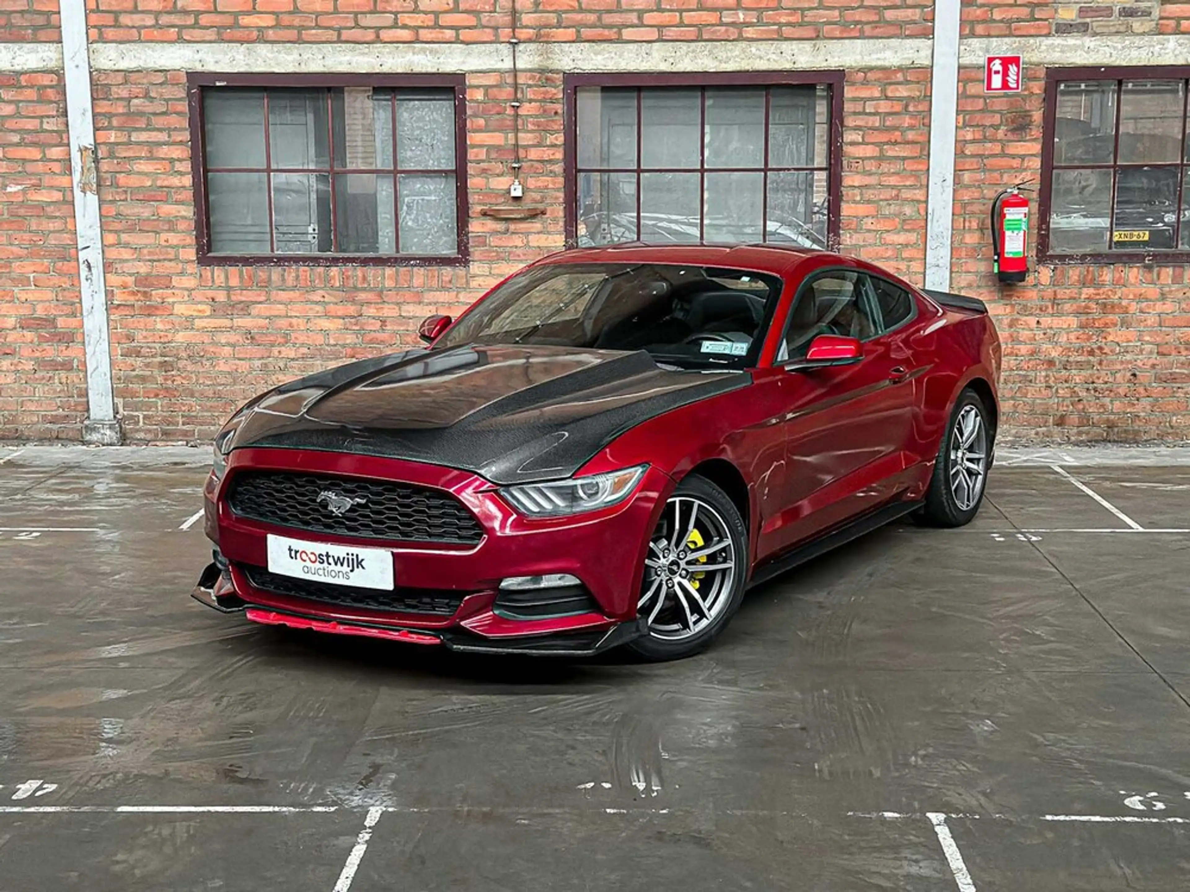 Ford Mustang Ecoboost Premium Coupe — photo 3