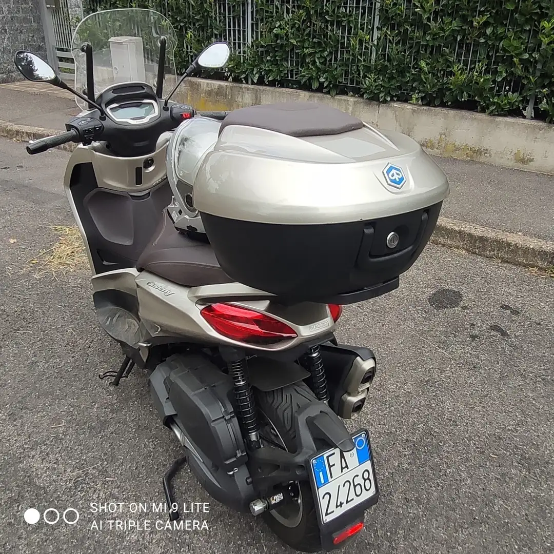Piaggio Beverly 400 HPE Argintiu - 1