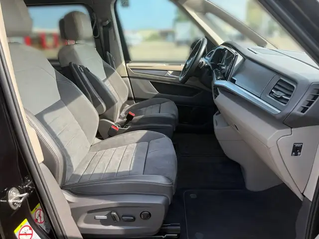 Volkswagen Multivan view 10