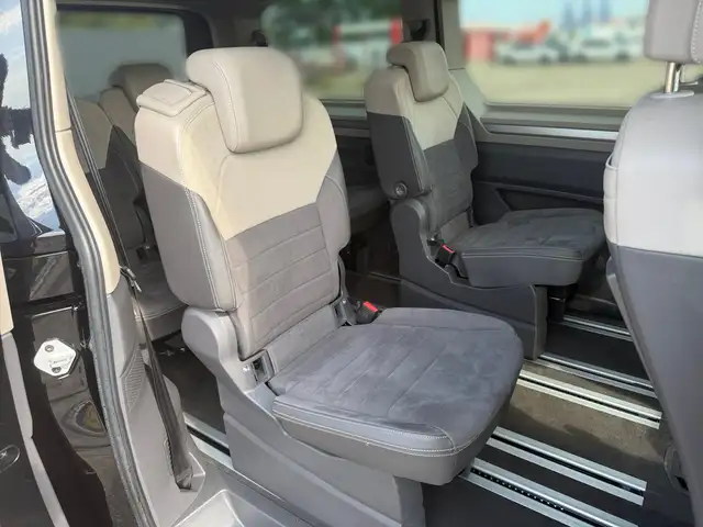 Volkswagen Multivan view 11