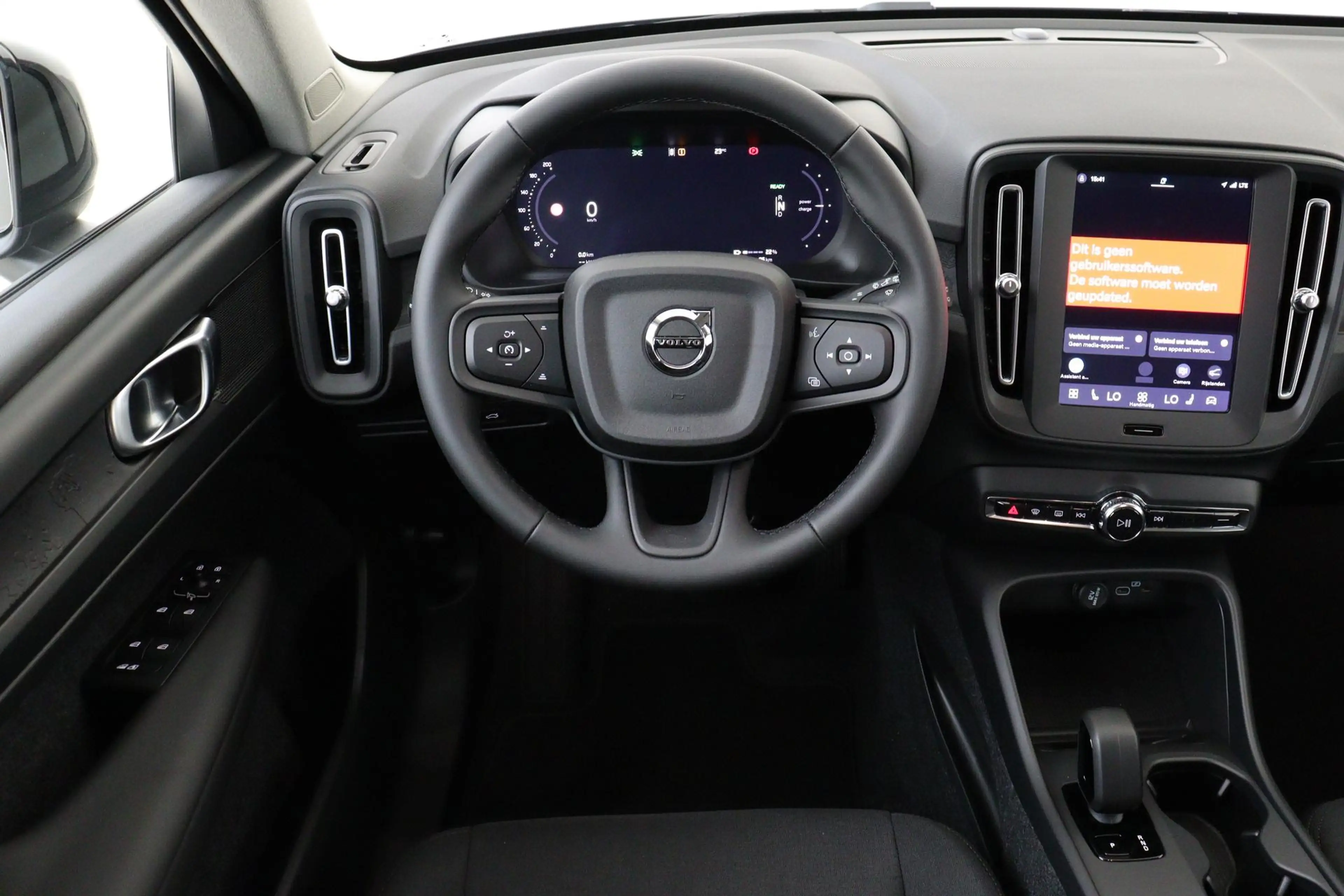 Volvo EX40 SINGLE MOTOR ESSENTIAL 70 kWh -CAMERA|CRUISE|METAL — photo 2